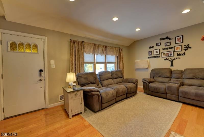 Lincoln Park Boro, NJ 07035,27 Iroquois Avenue