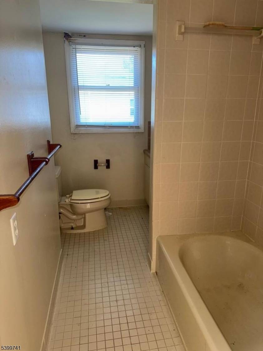 Hampton Boro, NJ 08827,6 Maple Ln