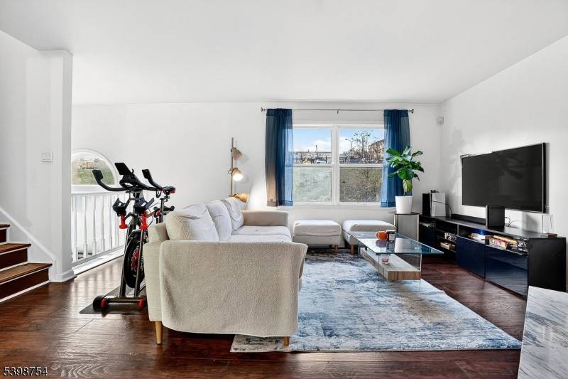 Newark City, NJ 07102,121 Arlington St