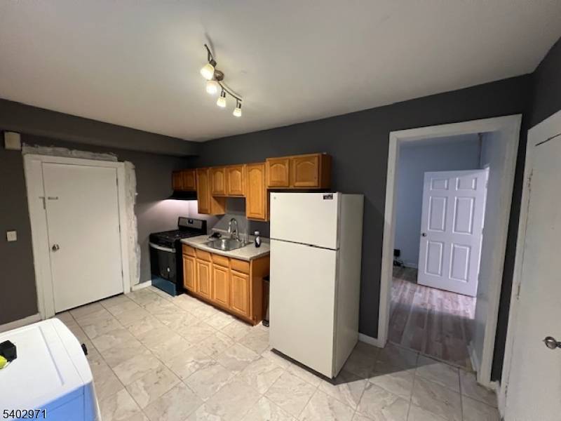 Newark City, NJ 07104,108 Chester Ave #1