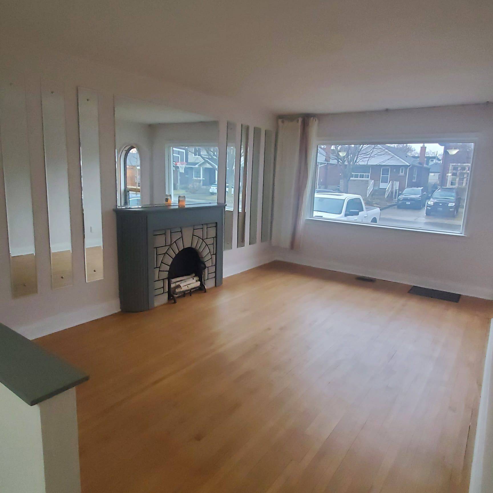 Toronto E03, ON M4J 4L9,304 Linsmore CRES