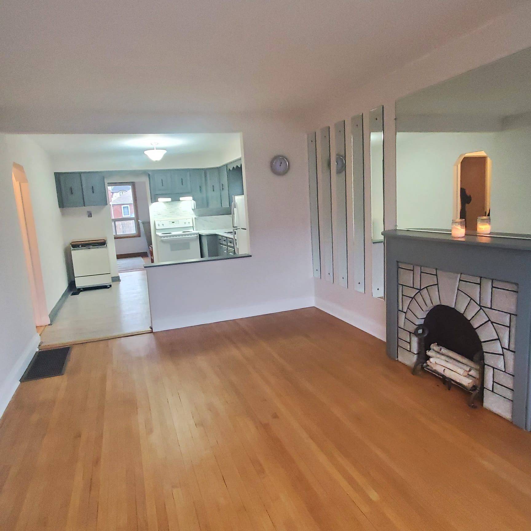 Toronto E03, ON M4J 4L9,304 Linsmore CRES