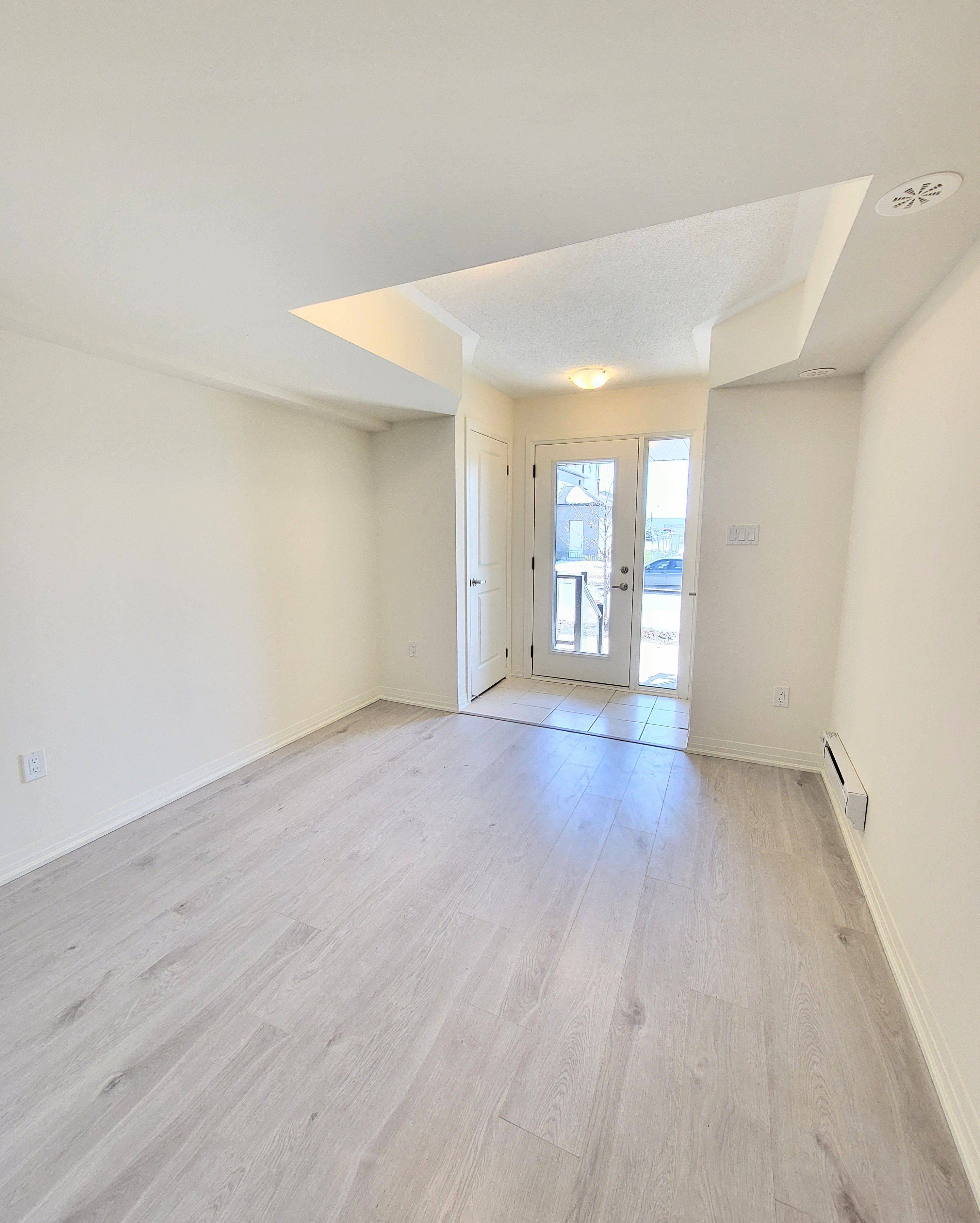 Whitby, ON L1R 0S7,20 Esquire WAY