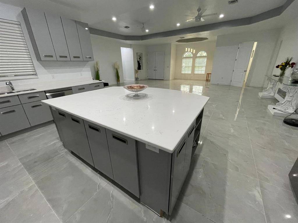 Port St Lucie, FL 34984,1711 SE Airoso Blvd