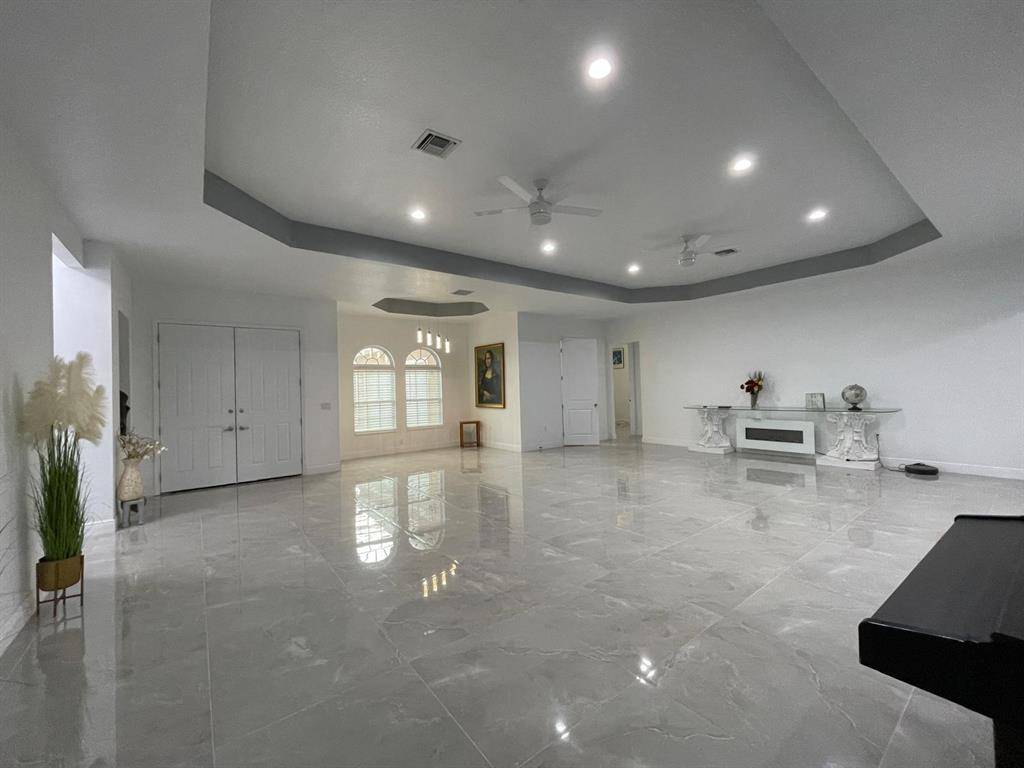 Port St Lucie, FL 34984,1711 SE Airoso Blvd