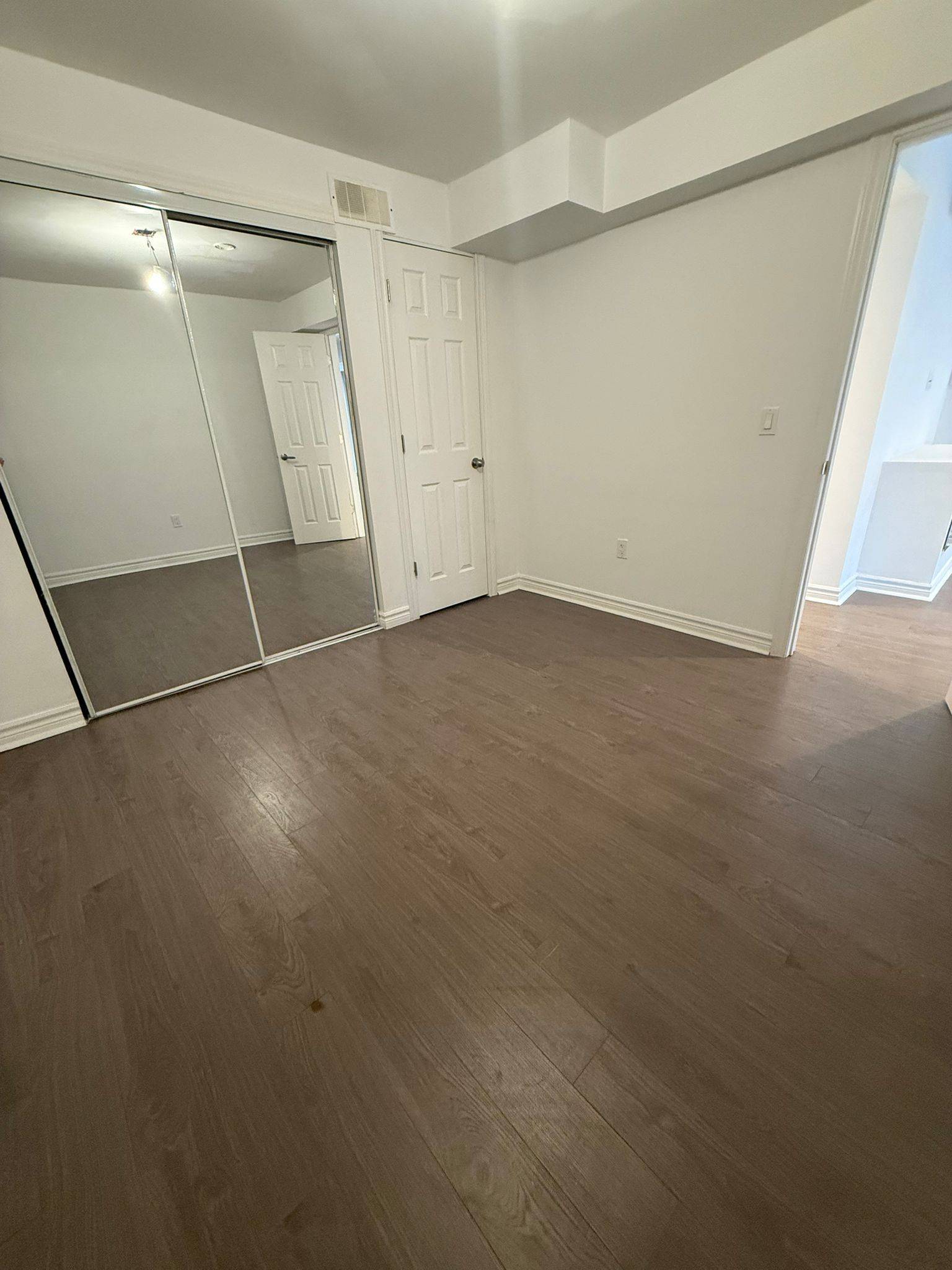 Newmarket, ON L3X 2N2,328 Rita's AVE #Basement