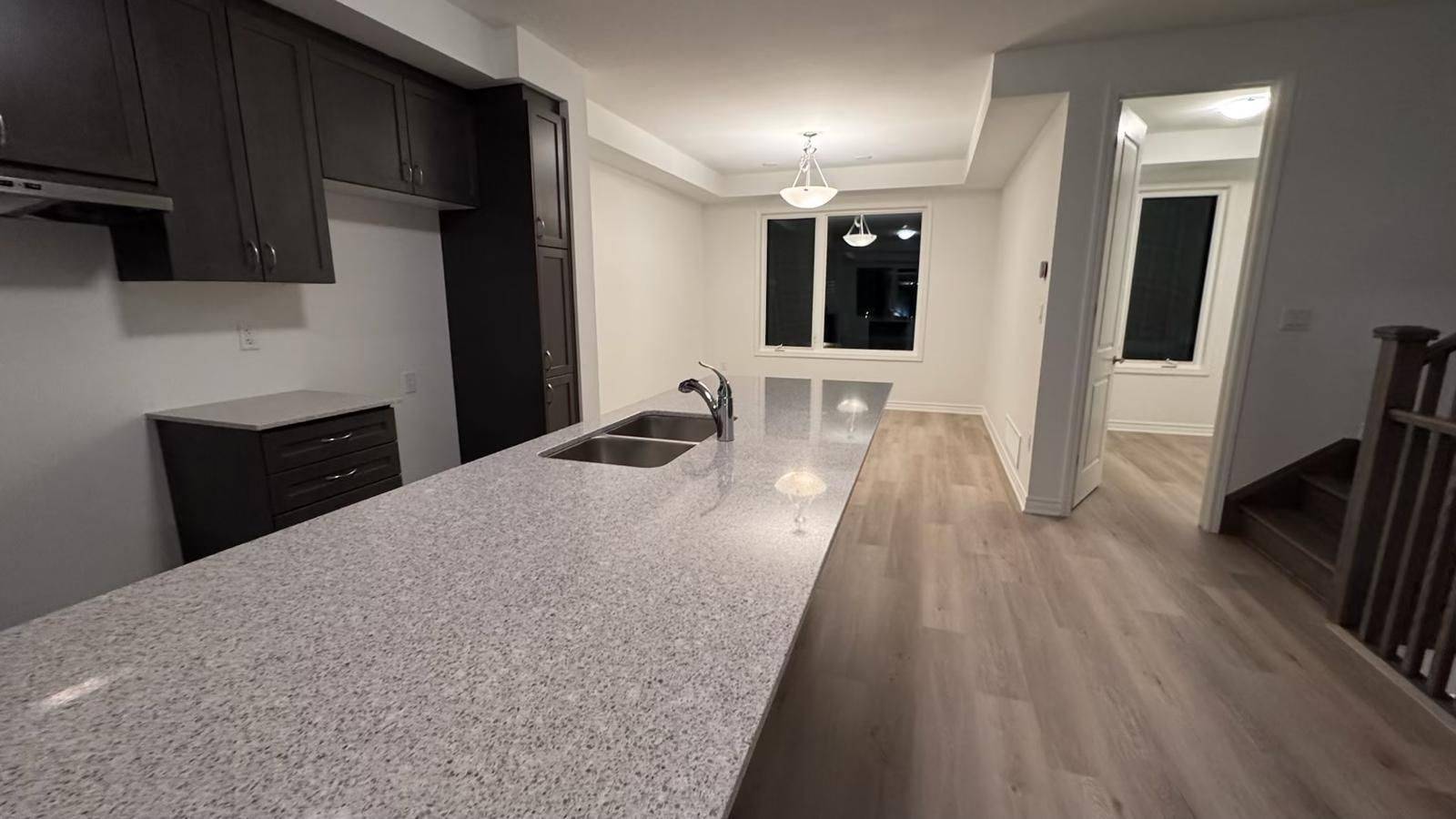 Barrie, ON L9J 1A5,98 Pearen LN