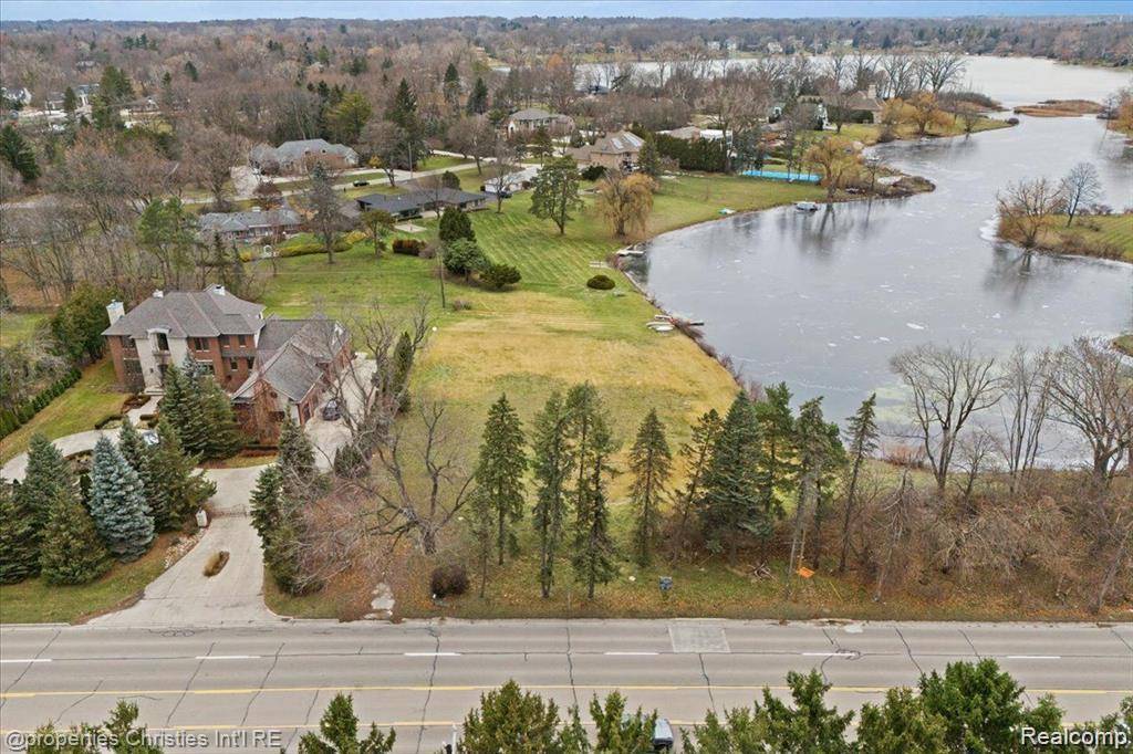 Bloomfield Hills, MI 48301,4456 W Maple RD