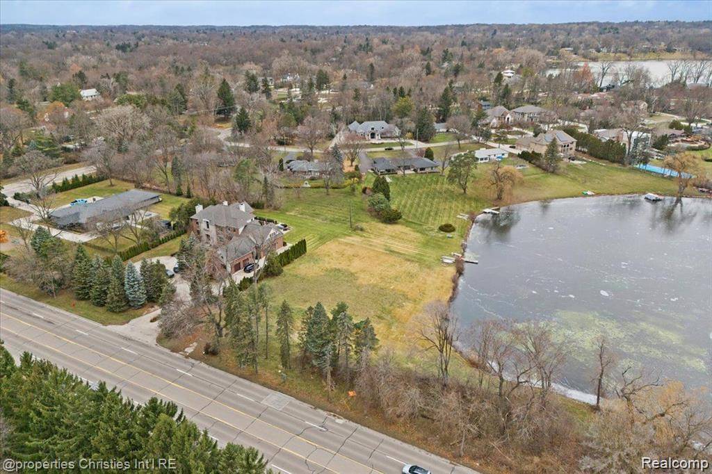 Bloomfield Hills, MI 48301,4456 W Maple RD