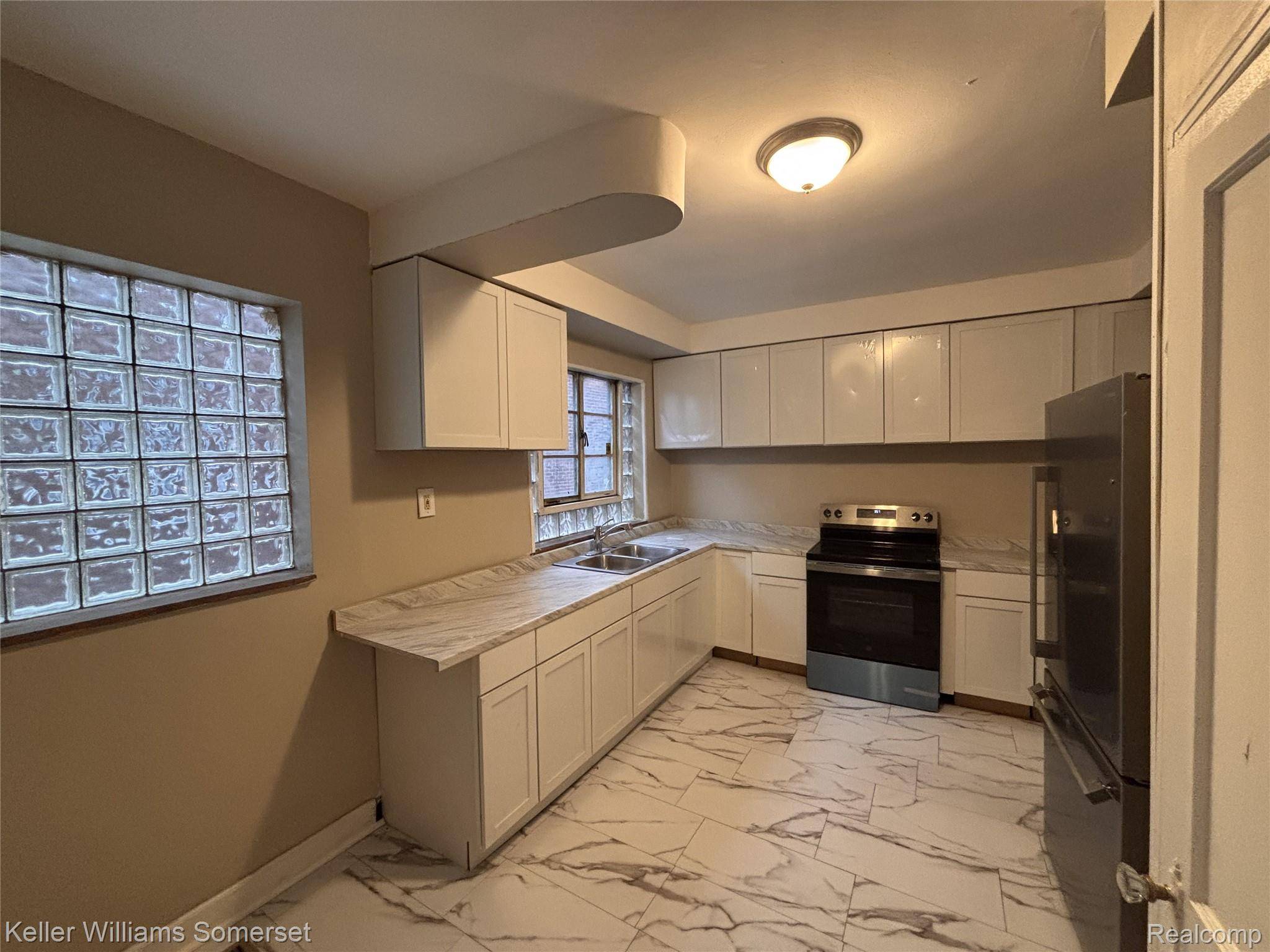 Detroit, MI 48221,17606 Roselawn ST