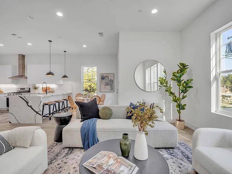 Dallas, TX 75208,631 N Tyler Street #202