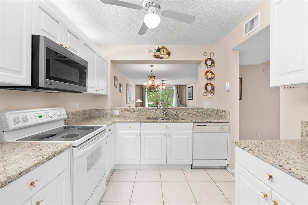 Tamarac, FL 33321,7763 Southampton Ter #215