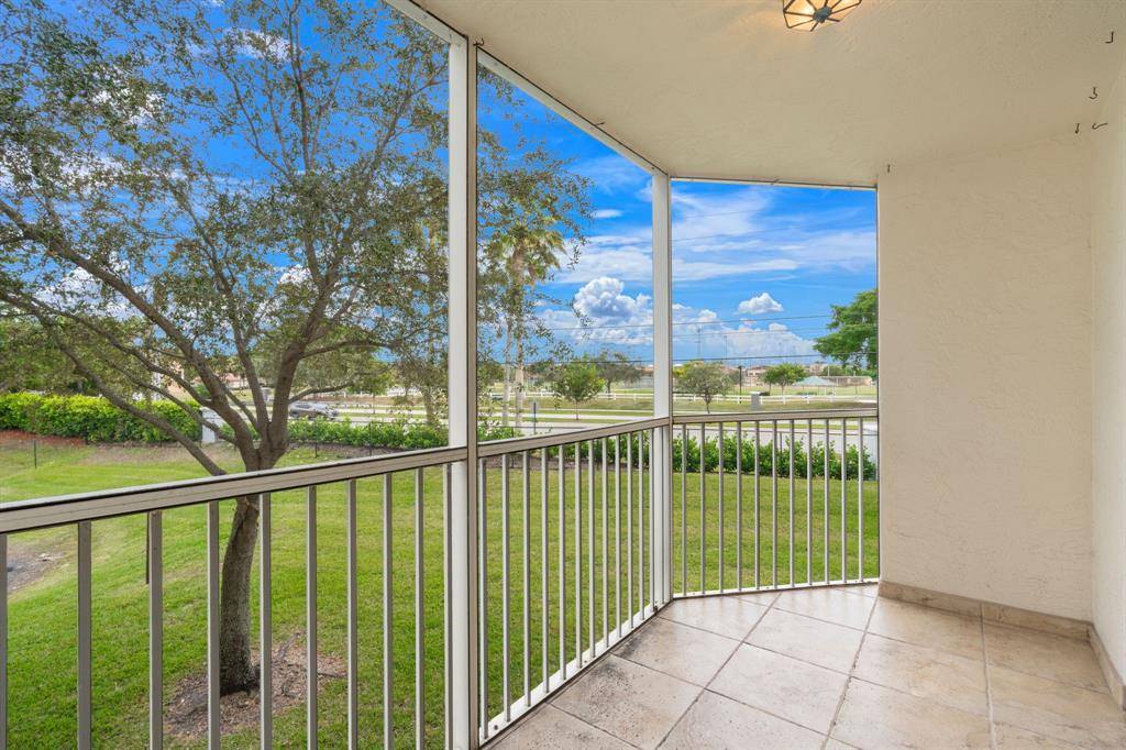 Tamarac, FL 33321,7763 Southampton Ter #215