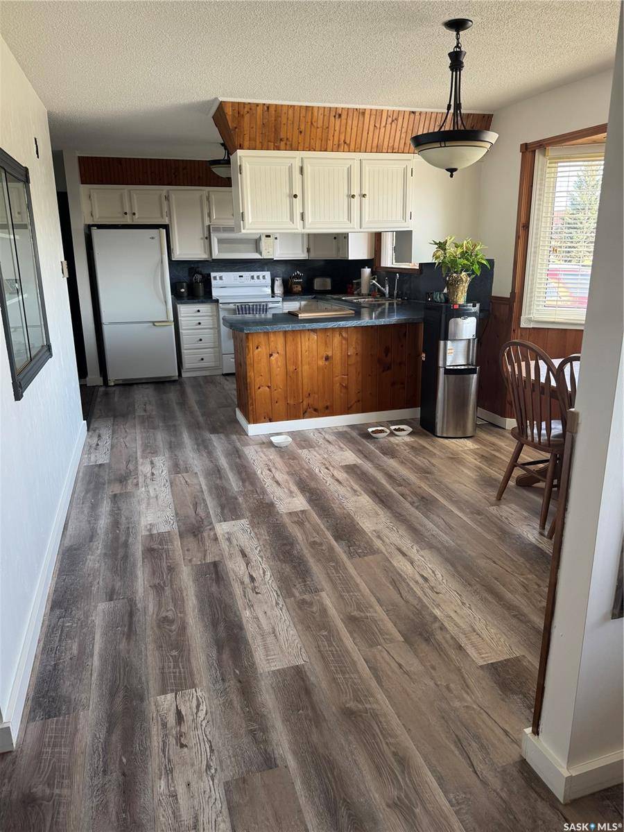 Stockholm, SK S0A 3Y0,203 MacDonald STREET