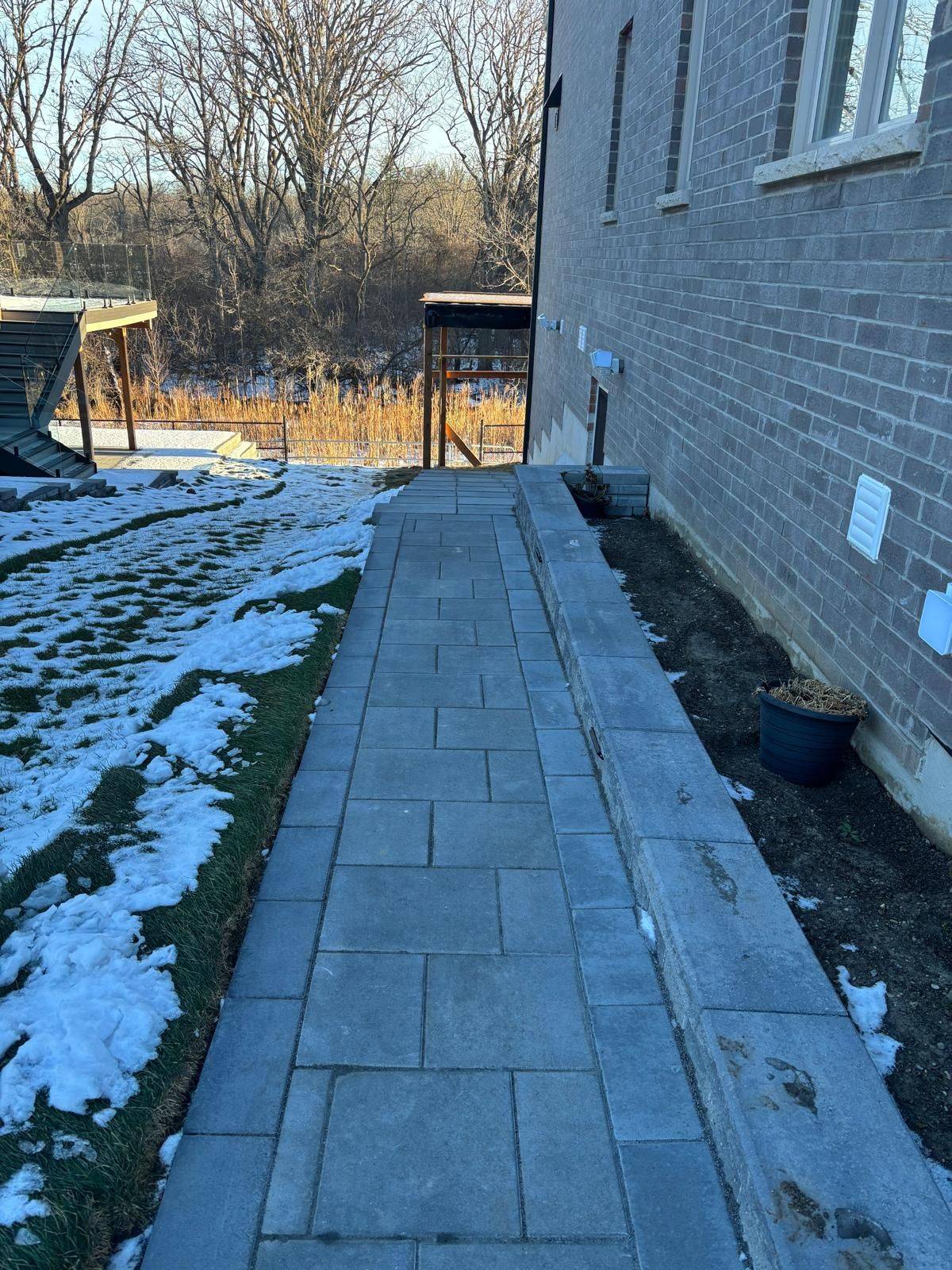 Hamilton, ON L8B 2A1,69 Smokey Hollow PL #Basement