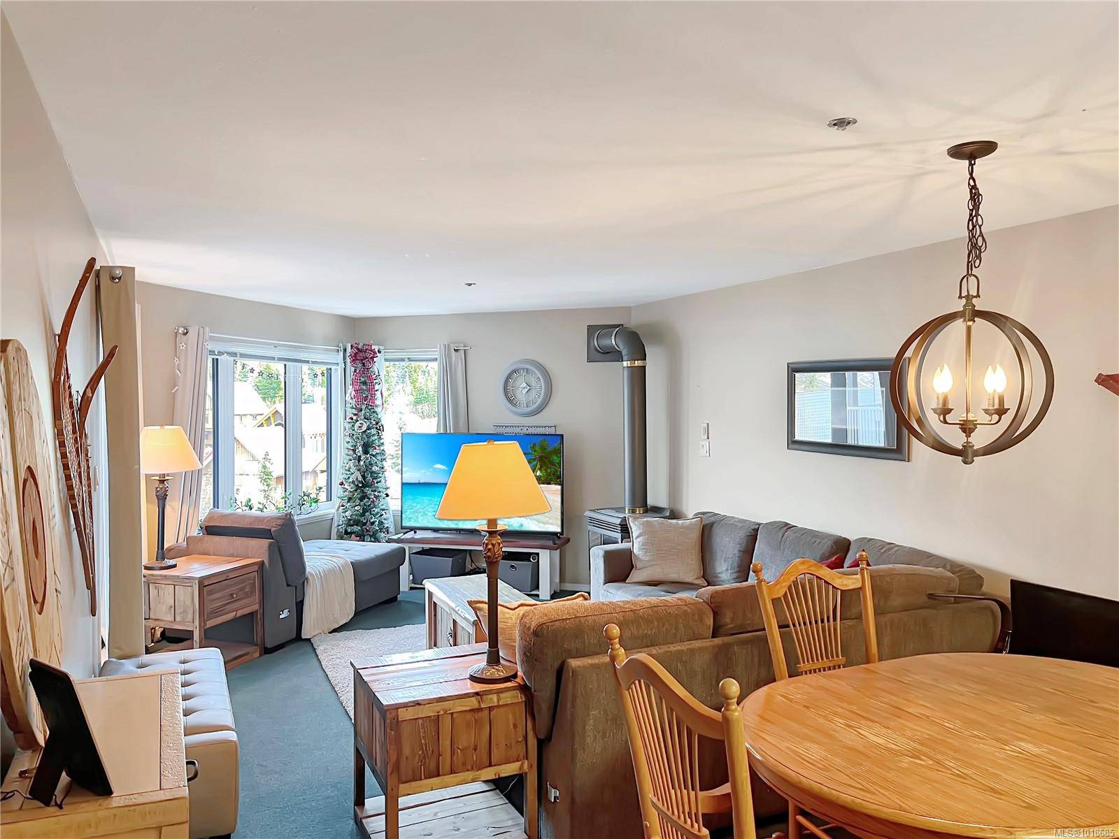 Courtenay, BC V9J 1L0,1320 Henry Rd #106