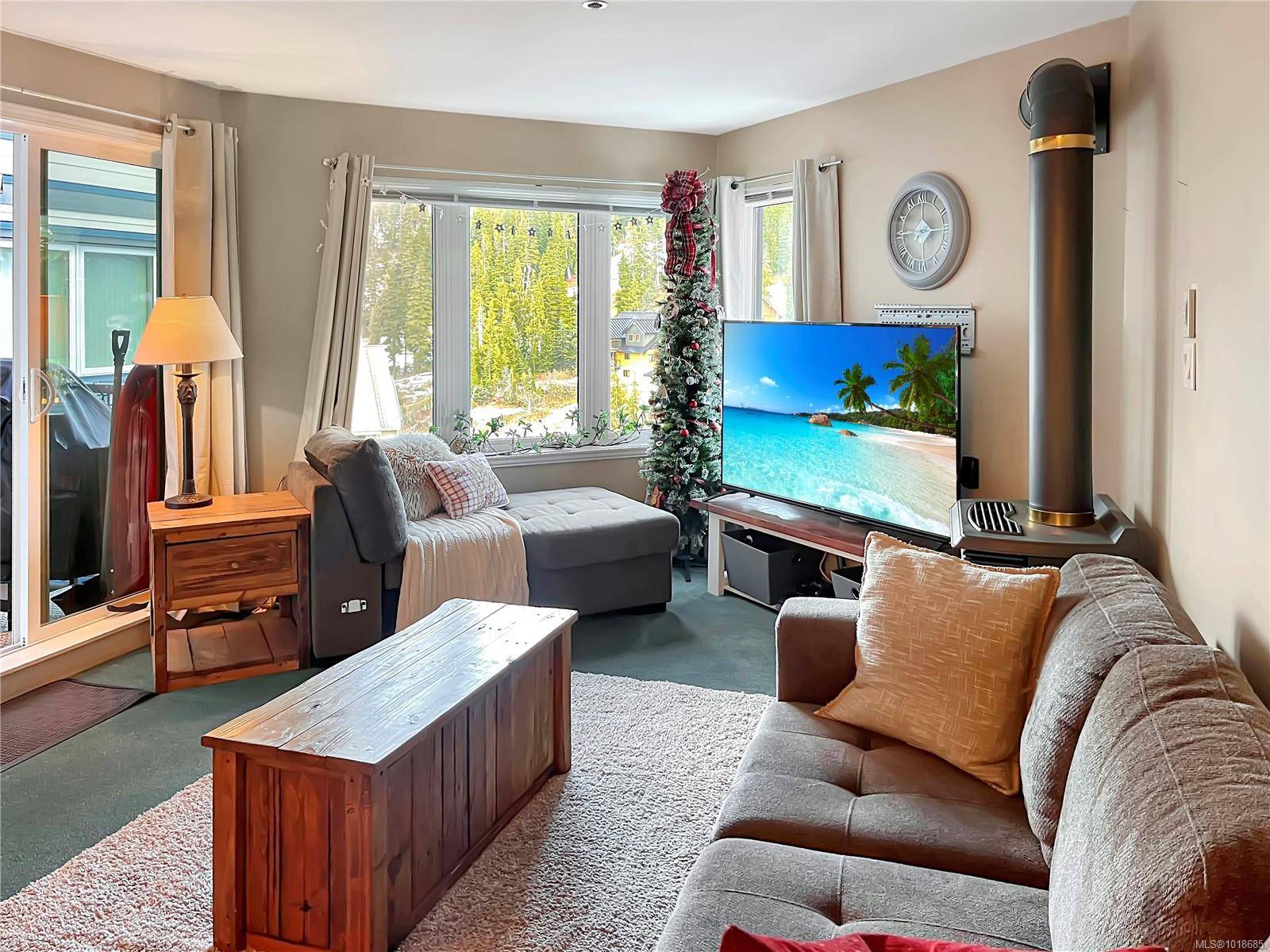 Courtenay, BC V9J 1L0,1320 Henry Rd #106