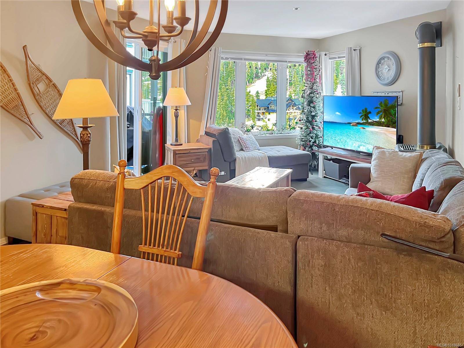 Courtenay, BC V9J 1L0,1320 Henry Rd #106