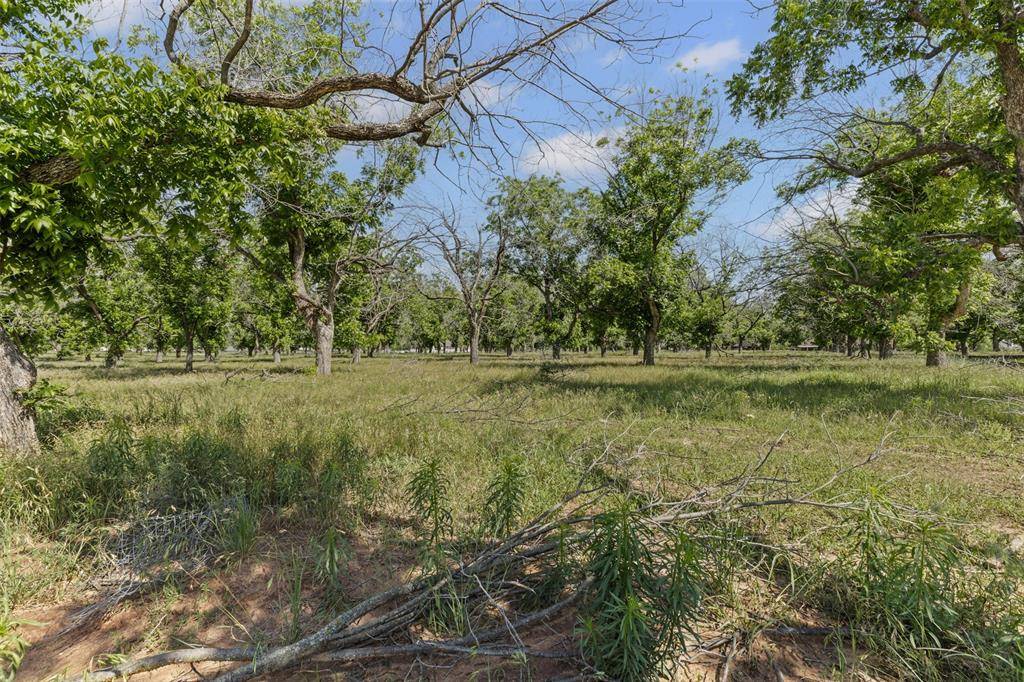 Granbury, TX 76049,1006 E Landings Road N