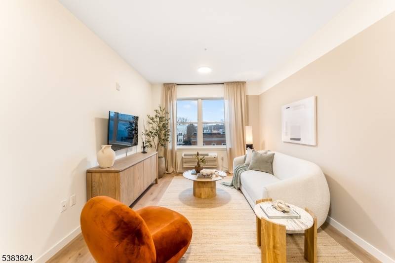 East Orange City, NJ 07018,431 Dr Mlk Jr Blvd #421