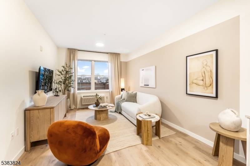 East Orange City, NJ 07018,431 Dr Mlk Jr Blvd #421