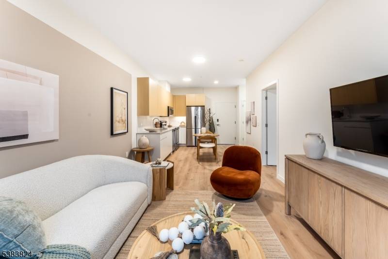 East Orange City, NJ 07018,431 Dr Mlk Jr Blvd #323