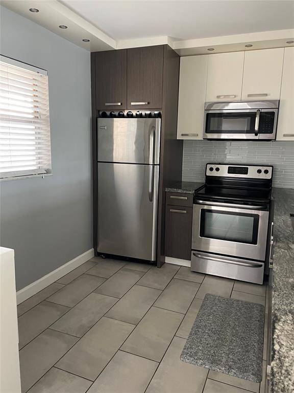 Lauderdale Lakes, FL 33311,2850 Somerset Dr #404L