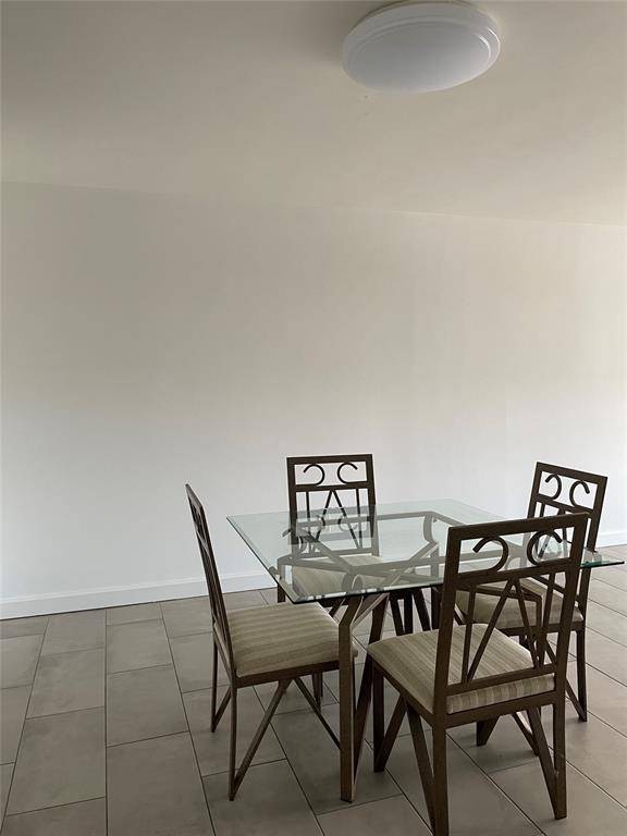 Lauderdale Lakes, FL 33311,2850 Somerset Dr #404L