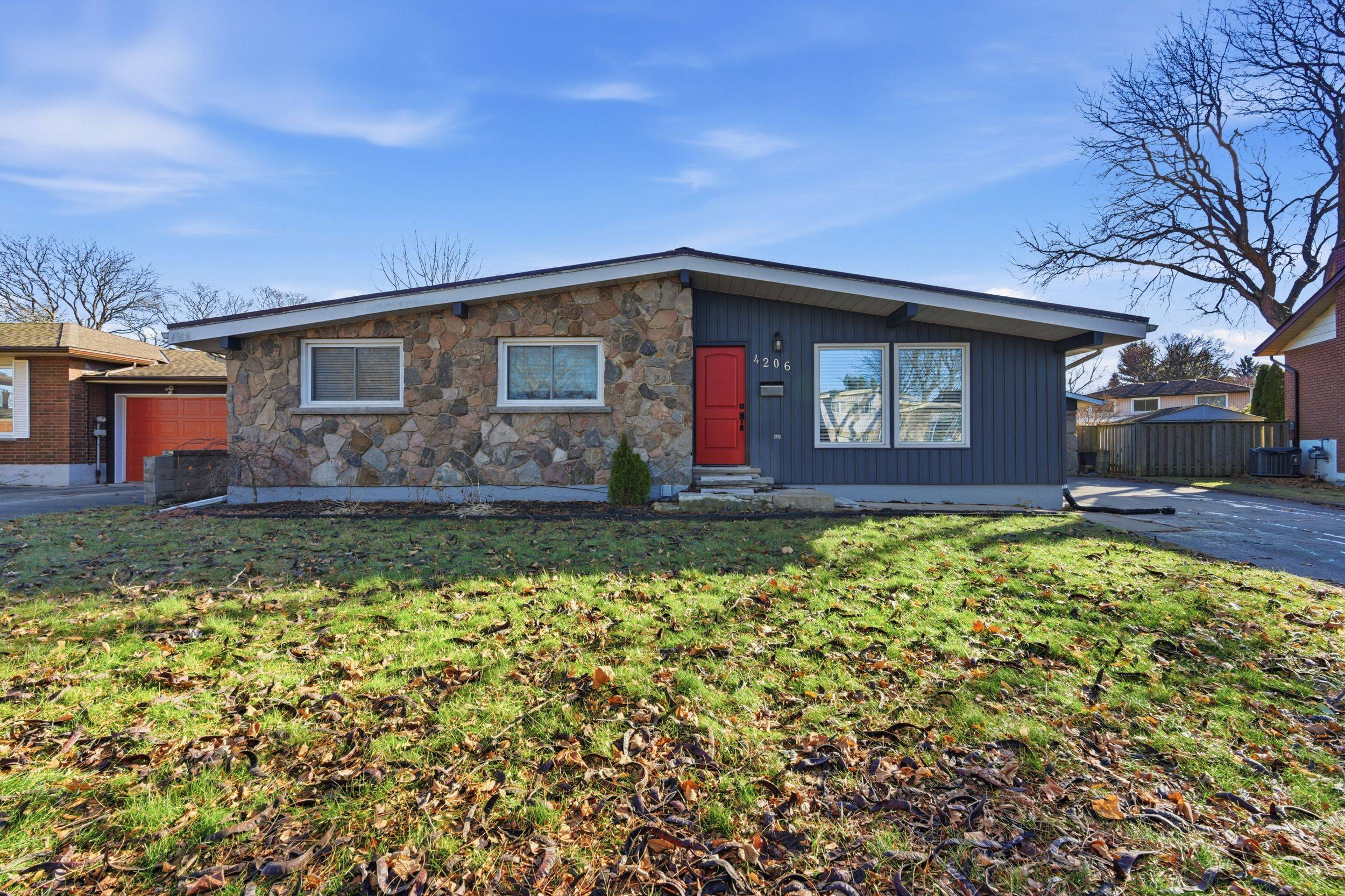 Niagara Falls, ON L2E 6J9,4206 Glenayr AVE