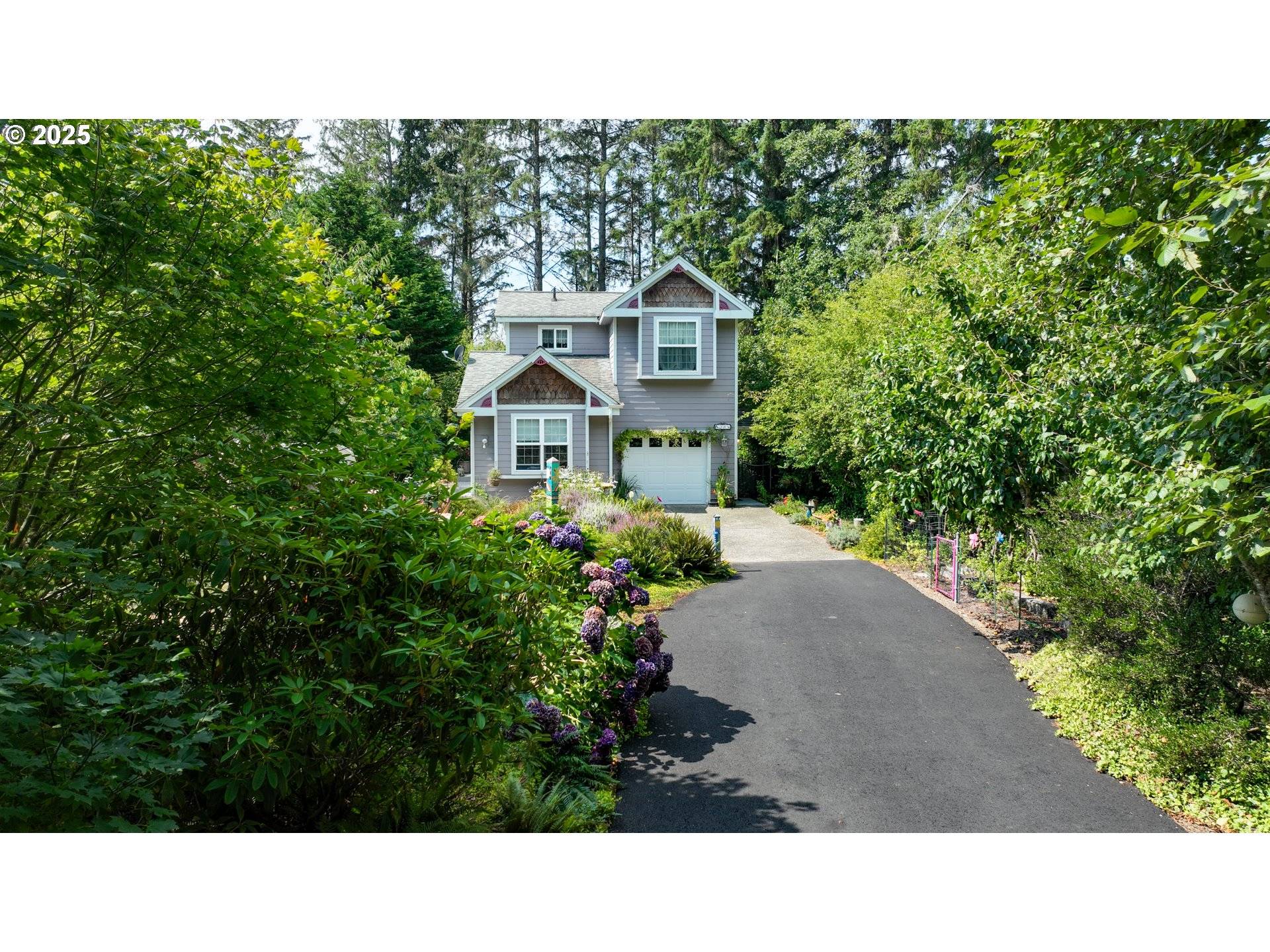 38 3RD ST W, Chinook, WA 98614