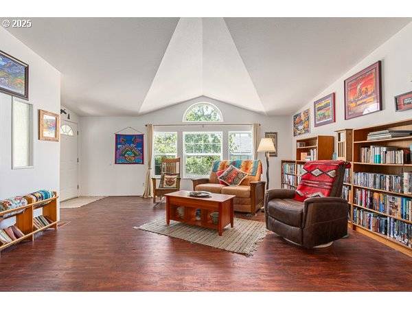 Junction City, OR 97448,310 Pitney LN #40