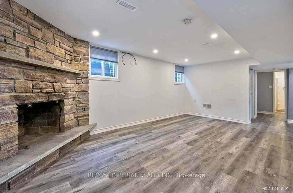 Whitby, ON L1N 1S1,711 Gilbert ST W #Lower