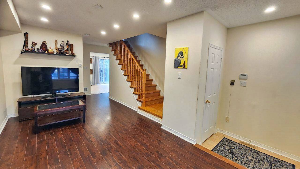 Newmarket, ON L3X 2R8,340 Flagstone WAY