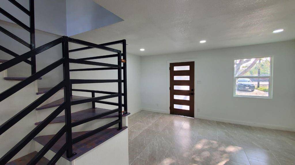 Dickinson, TX 77539,2410 E Bayshore Drive