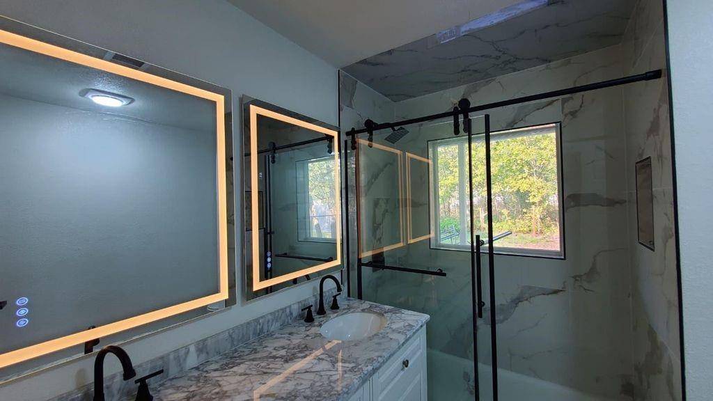 Dickinson, TX 77539,2410 E Bayshore Drive