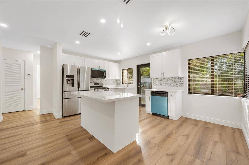 Hollywood, FL 33020,1512 Fletcher St