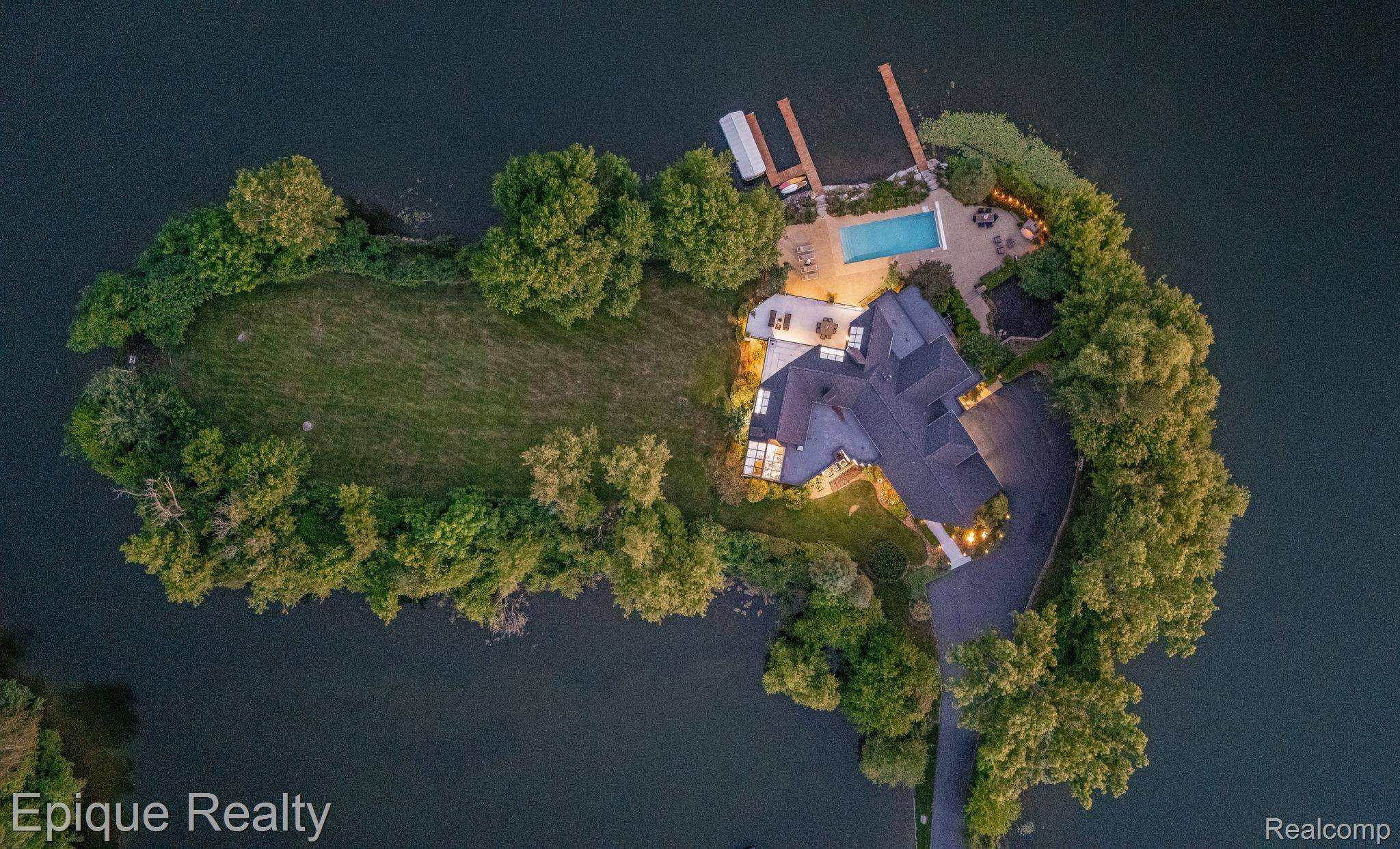 Commerce Twp, MI 48382,4912 Oakwood CT