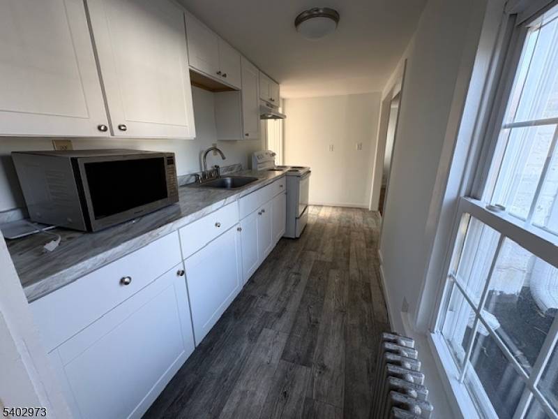 Lebanon Boro, NJ 08833,80-84 Main St #1