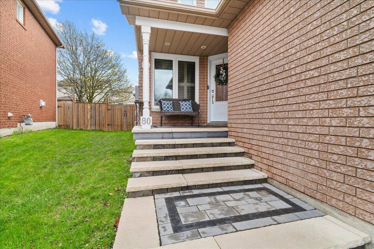 Clarington, ON L1C 4Y3,80 Fry CRES