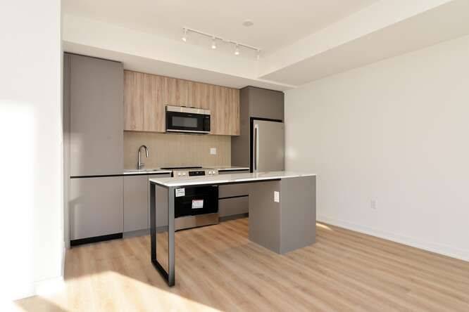 Brampton, ON L7A 5M4,50 All Nations DR #223