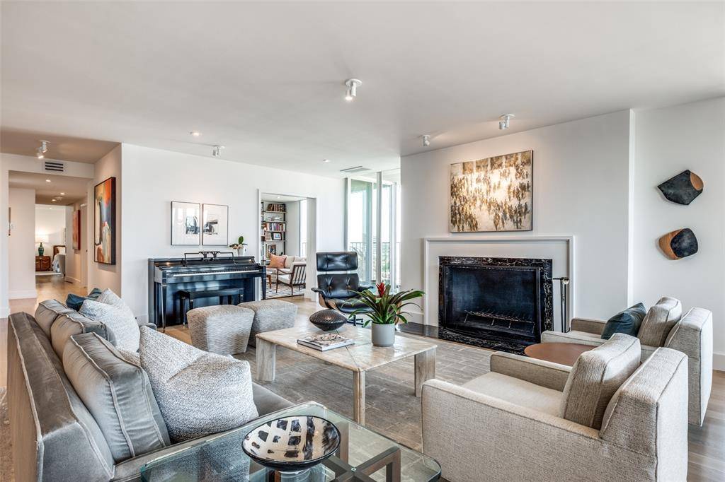 Dallas, TX 75201,3310 Fairmount Street #P2B