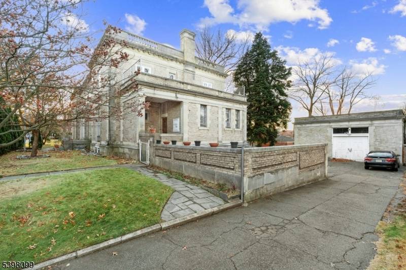 Newark City, NJ 07104,229 Ballantine Pkwy