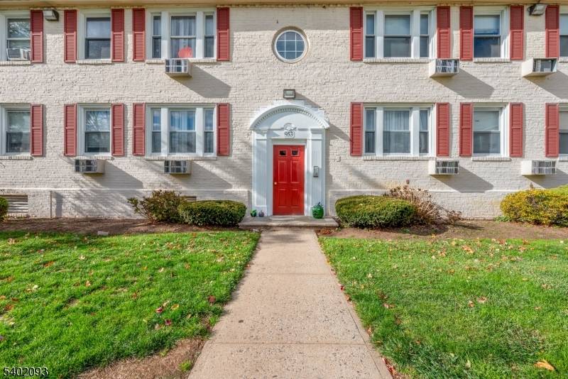 Plainfield City, NJ 07062,953D E Front St