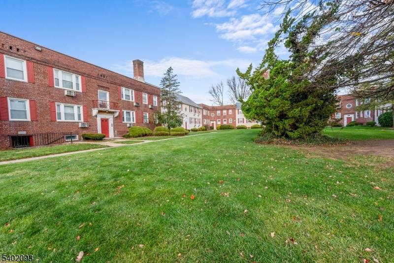 Plainfield City, NJ 07062,953D E Front St