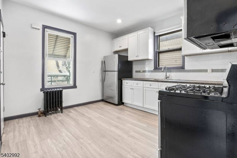 Newark City, NJ 07107,211 N 13th St