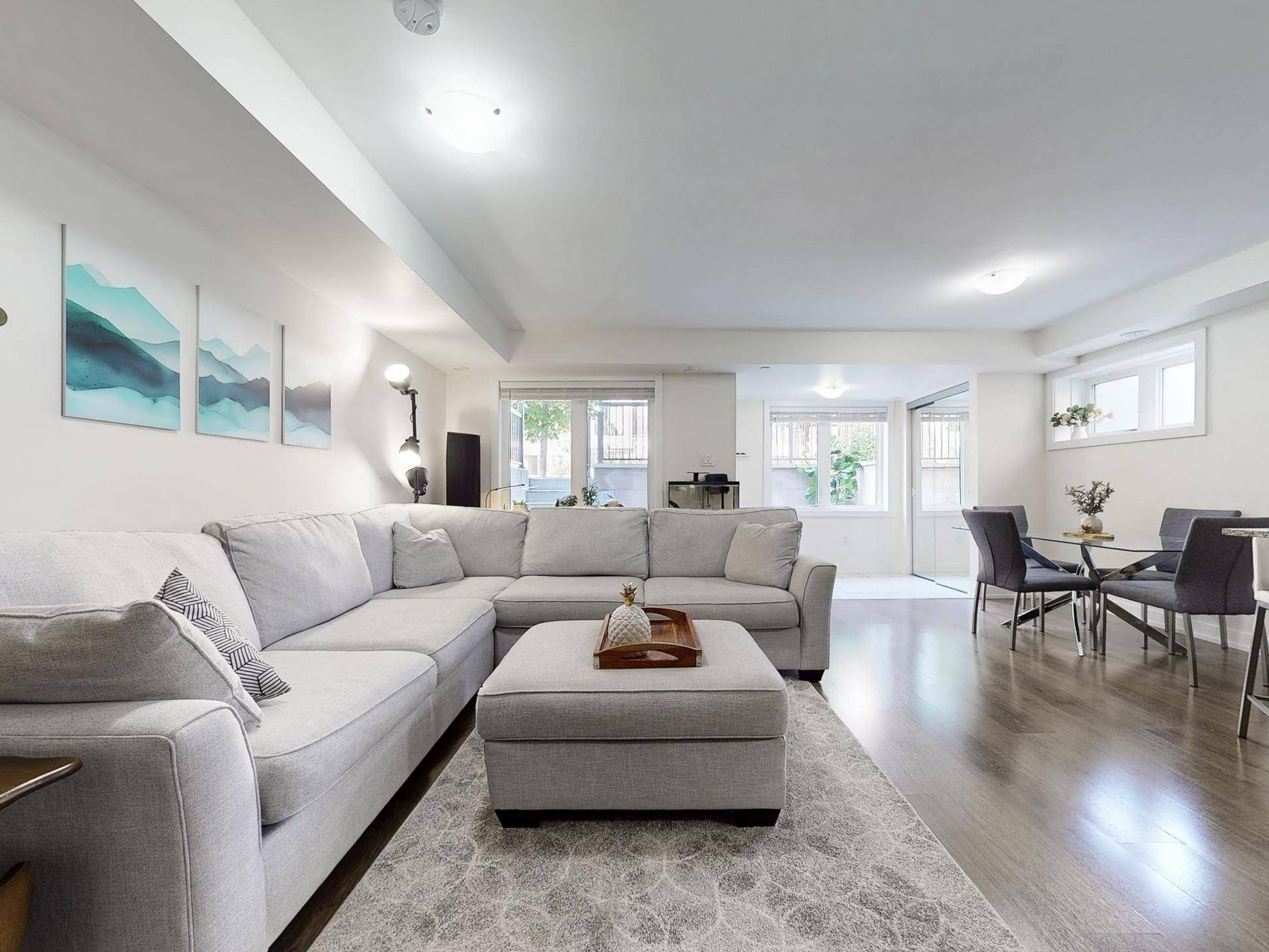 Toronto W06, ON M8V 1Y8,252 Royal York RD #212