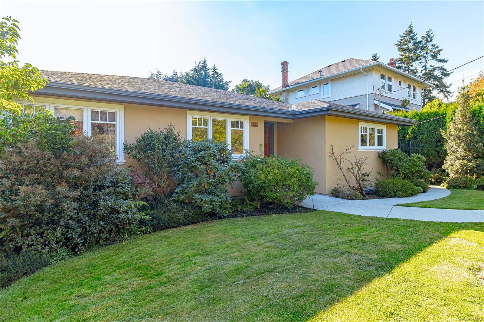 Oak Bay, BC V8S 5E3,1082 Newport Ave