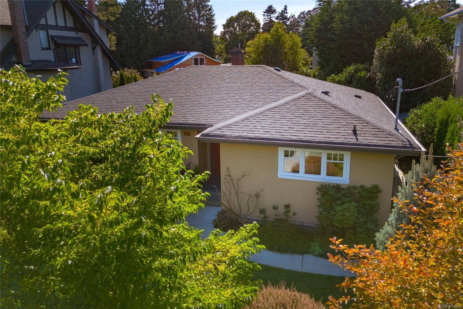 Oak Bay, BC V8S 5E3,1082 Newport Ave