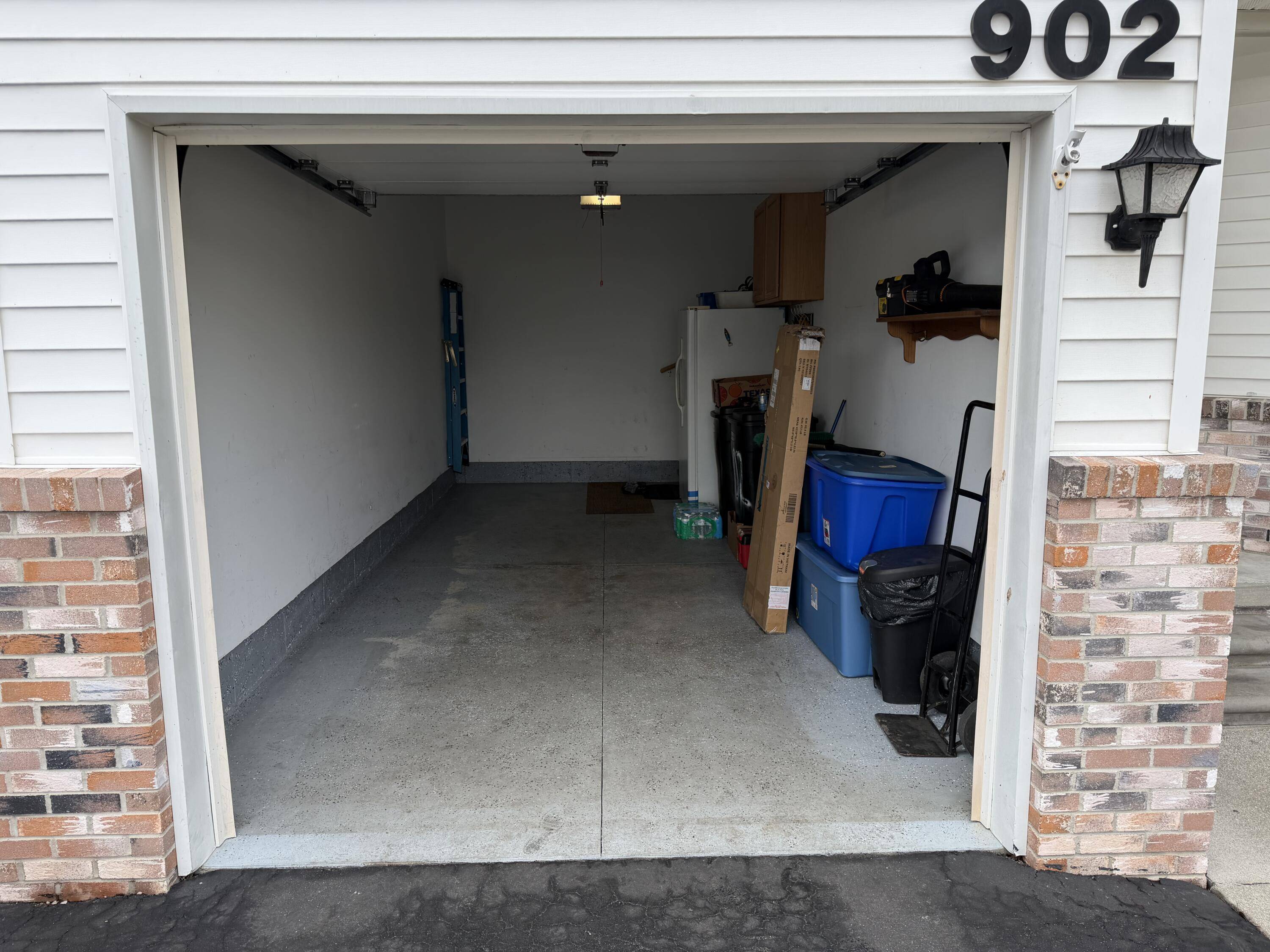 Marysville, MI 48040,902 Lighthouse DR