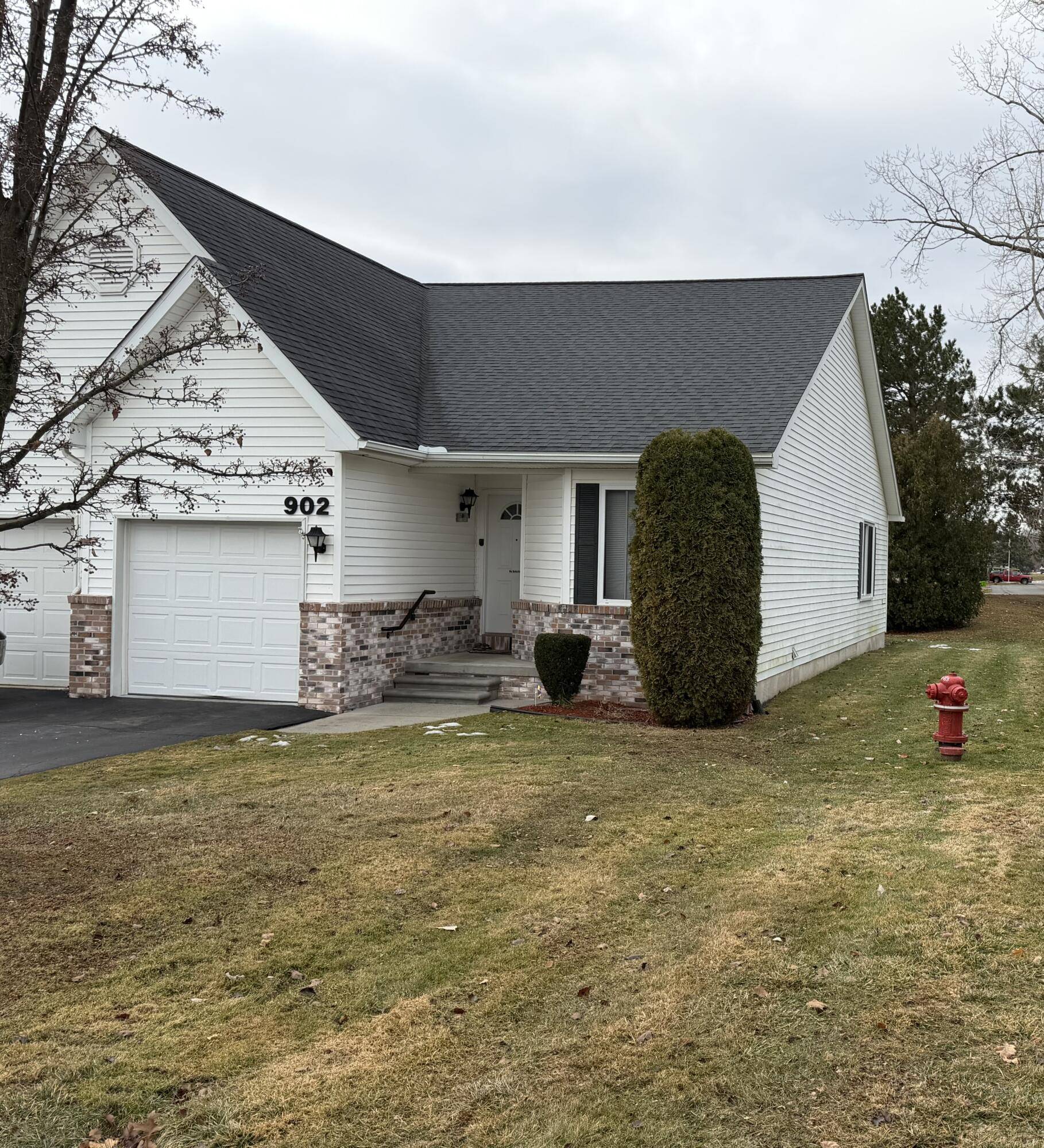 Marysville, MI 48040,902 Lighthouse DR